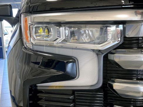 Used 2025 Chevrolet Silverado 1500 High Country w/ Technology Package AWD/4WD image 34
