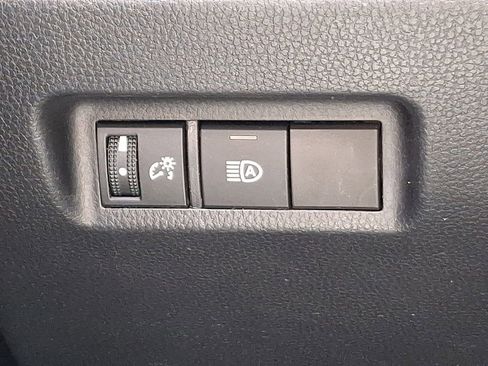 Used 2022 Toyota RAV4 LE AWD/4WD image 25