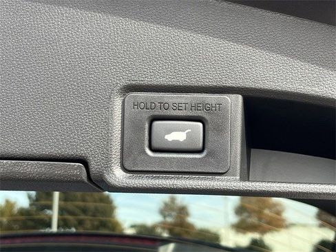 Used 2025 Acura RDX SH-AWD image 34