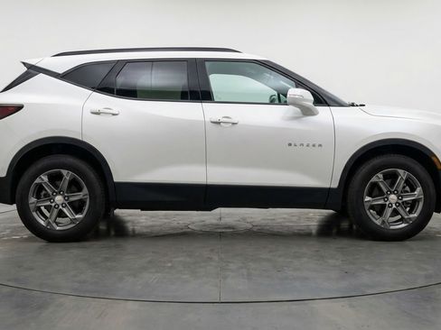 Used 2025 Chevrolet Blazer LT FWD image 11