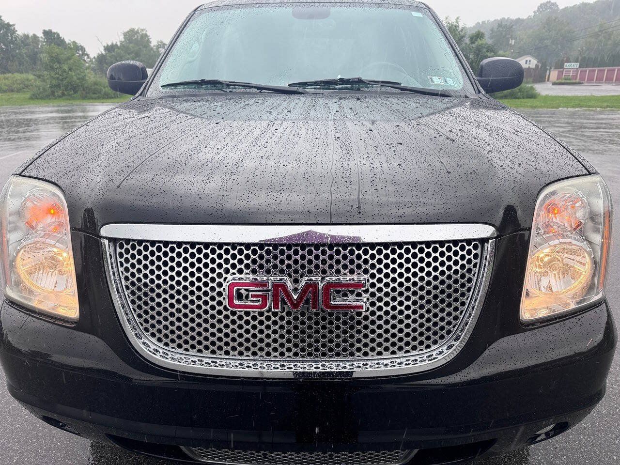 Used 2013 GMC Yukon Denali AWD/4WD image 2