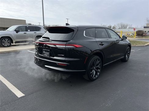 Used 2025 Toyota Crown Signia image 3