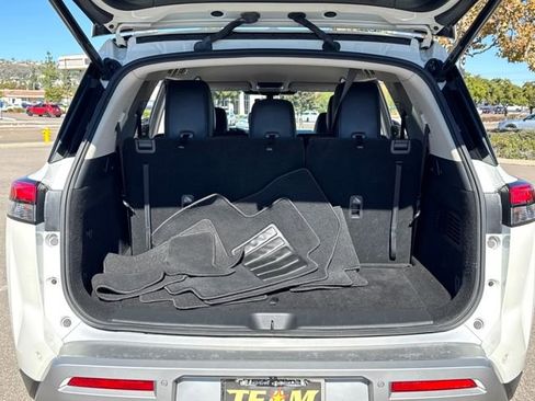 Used 2023 Nissan Pathfinder SL image 21