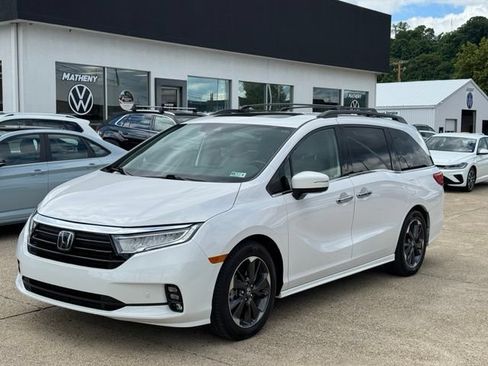Used 2023 Honda Odyssey Elite image 2