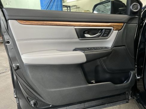 Used 2020 Honda CR-V Touring image 14