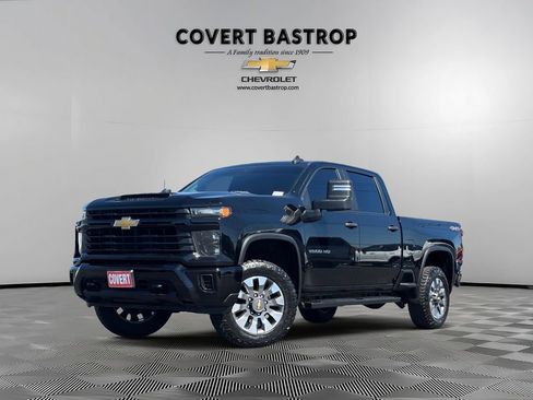 Used 2024 Chevrolet Silverado 2500 Custom image 1