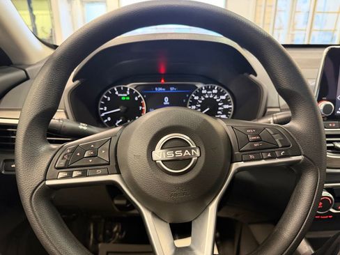 Used 2025 Nissan Altima 2.5 SV image 17