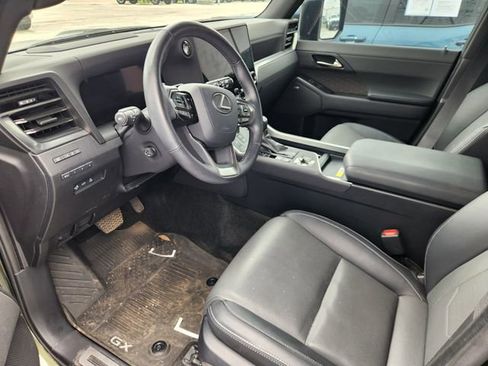 Used 2024 Lexus GX 550 w/ Accessory Package (Z1) AWD/4WD image 8