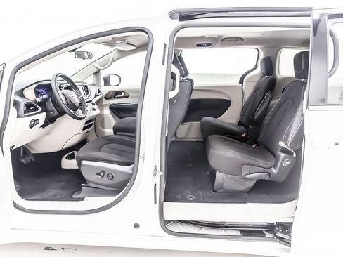 Used 2022 Chrysler Voyager LX FWD image 30