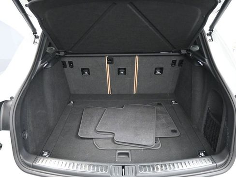 Certified 2025 Porsche Macan AWD/4WD image 27