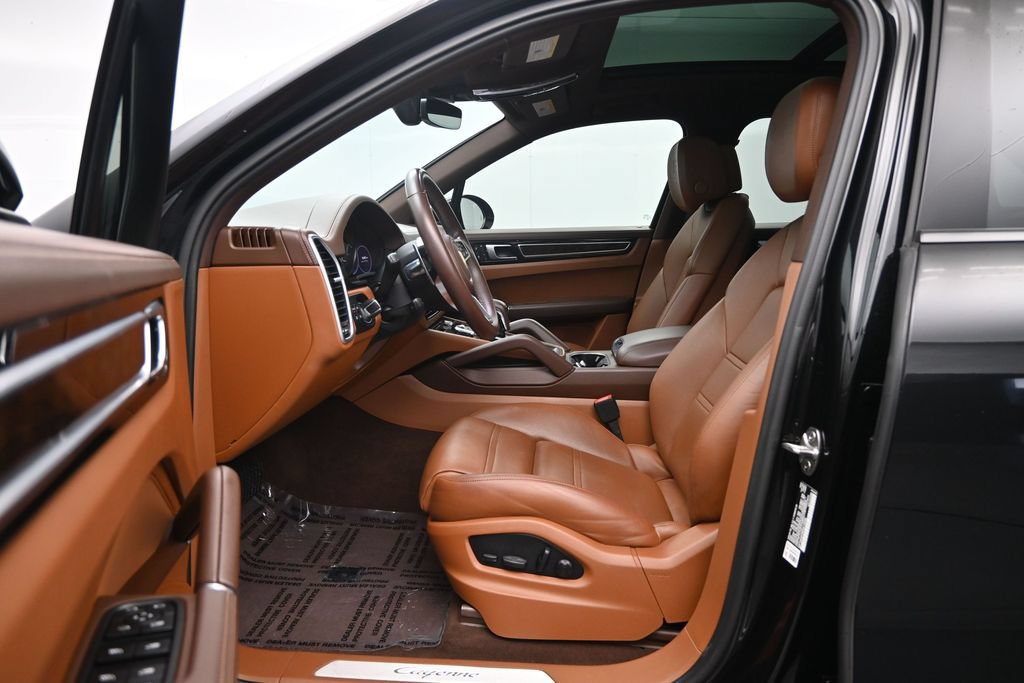 Used 2023 Porsche Cayenne AWD/4WD image 24