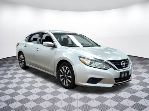 Used 2017 Nissan Altima 2.5 SV image 6