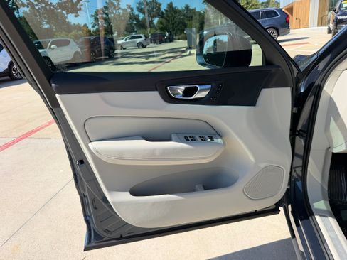 Certified 2023 Volvo XC60 B5 Plus AWD/4WD image 22