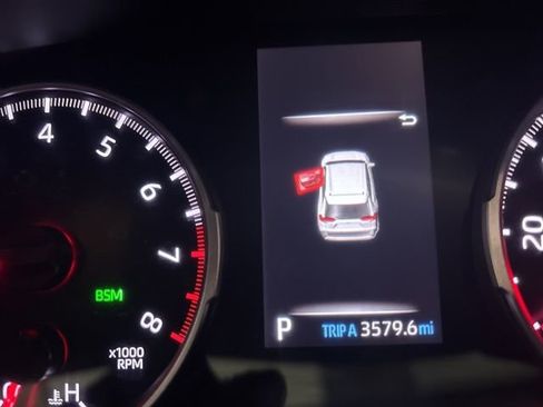 Used 2022 Toyota RAV4 XLE image 19