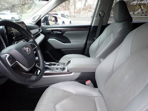 Certified 2022 Toyota Highlander Limited image 10