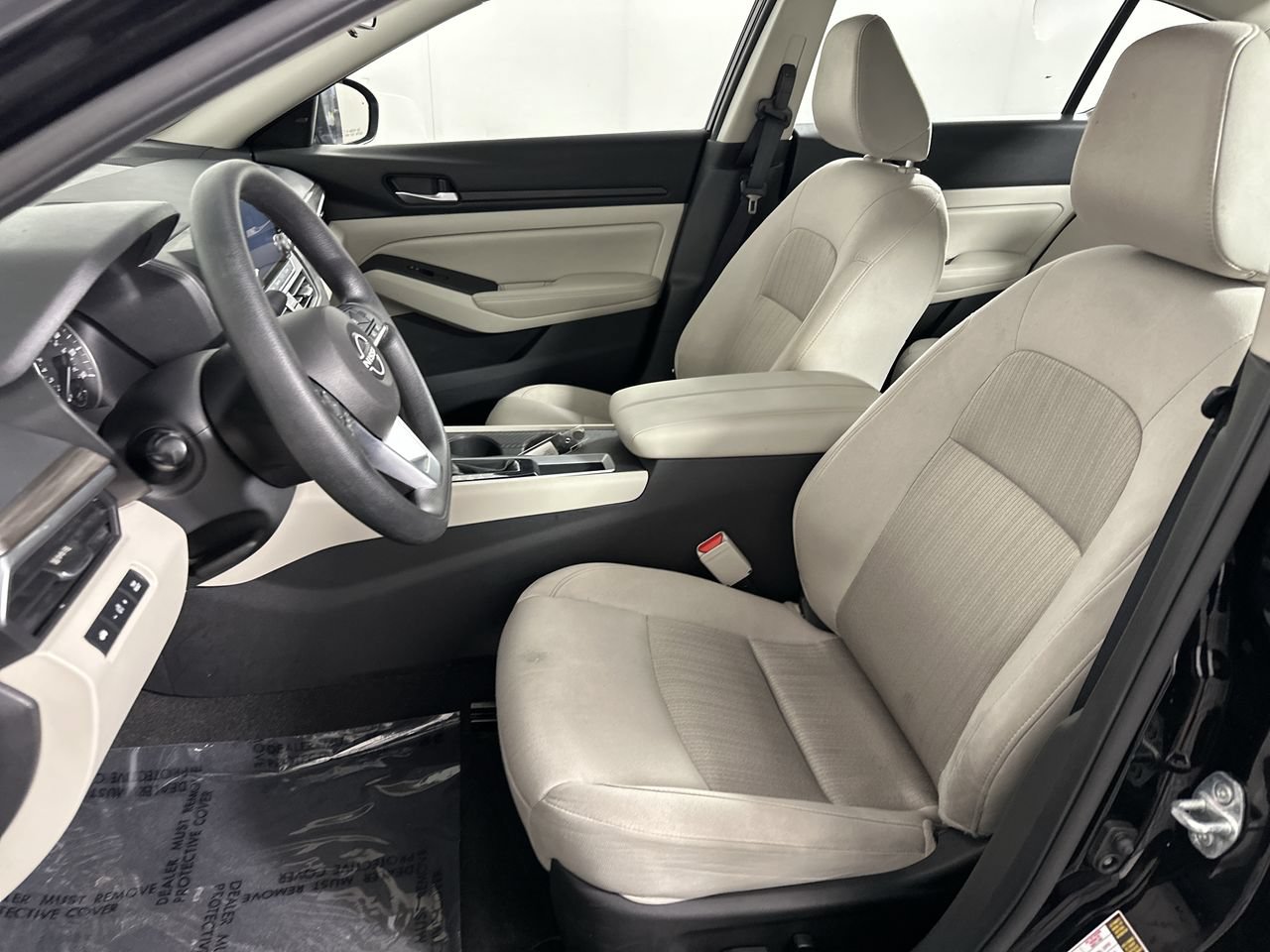 Used 2025 Nissan Altima 2.5 SV FWD image 3