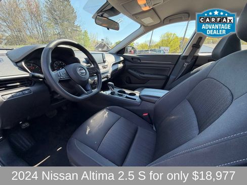 Used 2024 Nissan Altima 2.5 S FWD image 13