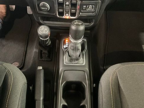 Used 2025 Jeep Wrangler Unlimited Sahara image 19