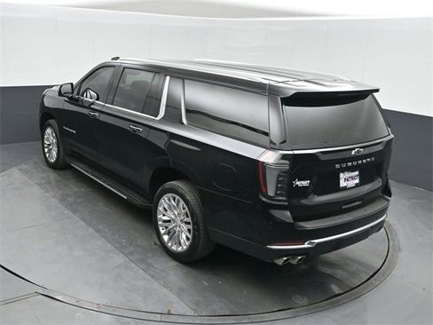 Used 2025 Chevrolet Suburban High Country w/ LPO, Illumination Package image 39