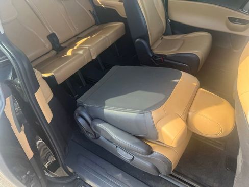 Used 2024 Kia Carnival LX FWD image 50