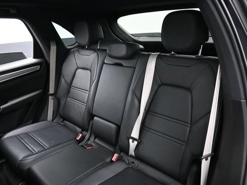 Certified 2023 Porsche Cayenne Platinum Edition AWD/4WD image 24