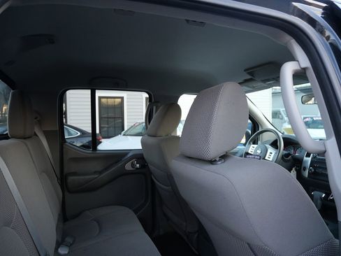 Used 2017 Nissan Frontier SV image 23