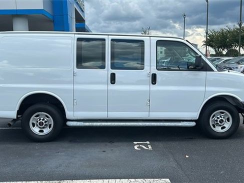 Used 2023 GMC Savana 2500 w/ Driver Convenience Package image 8