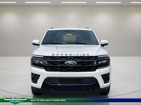 Used 2024 Ford Expedition Limited AWD/4WD image 7