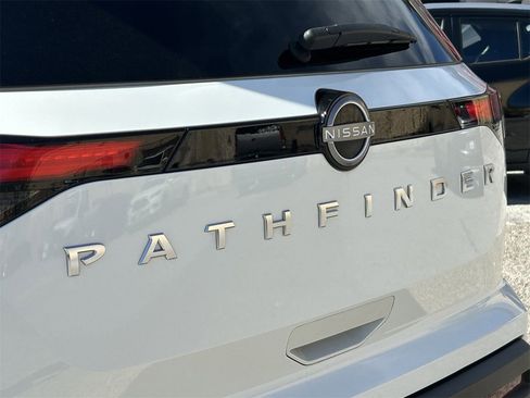 Certified 2024 Nissan Pathfinder S image 5