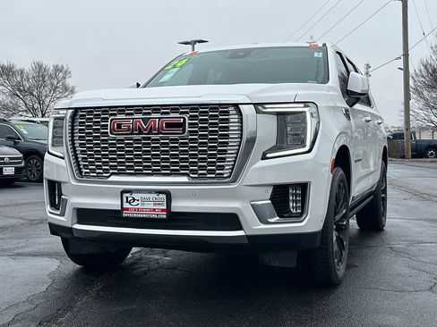Used 2024 GMC Yukon Denali w/ Denali Reserve Package image 2
