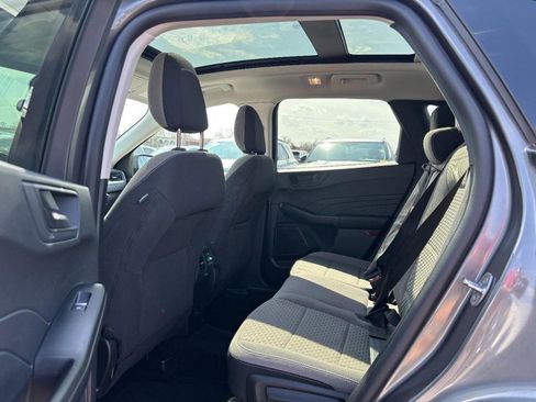 Used 2022 Ford Escape SE w/ SE Sport Appearance Package image 12