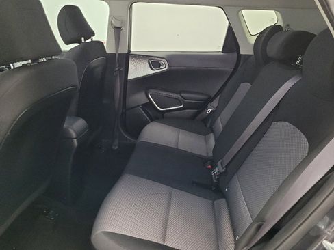 Used 2022 Kia Soul LX image 18