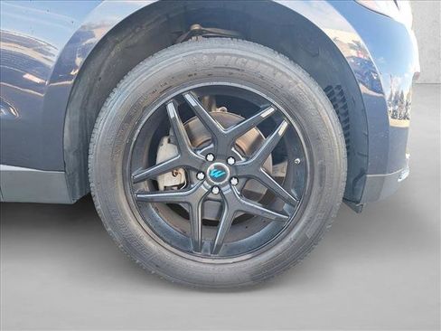 Used 2017 Jaguar F-PACE image 19
