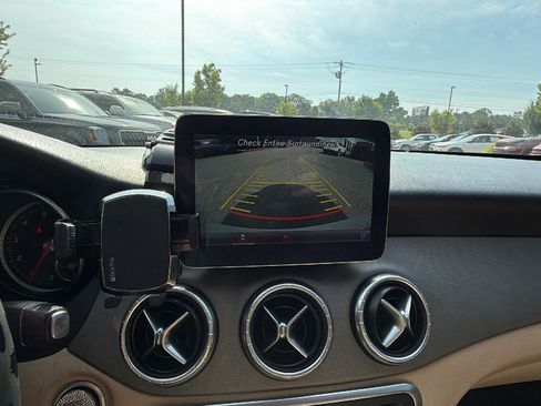 Used 2017 Mercedes-Benz CLA 250 image 33