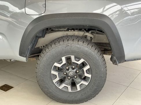 Used 2019 Toyota Tacoma TRD Off-Road w/ TRD Premium Off Road Package AWD/4WD image 13