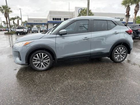 Used 2024 Nissan Kicks SV FWD image 3
