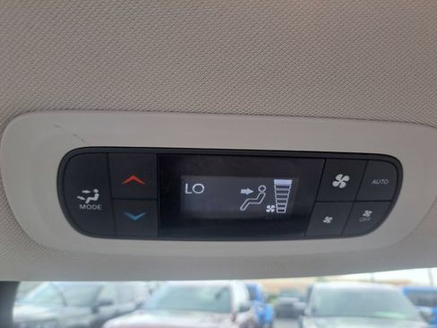 Used 2021 Chrysler Pacifica Touring-L FWD image 26