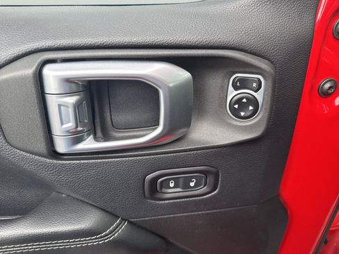 Used 2018 Jeep Wrangler Unlimited Sahara w/ LED Lighting Group AWD/4WD image 15