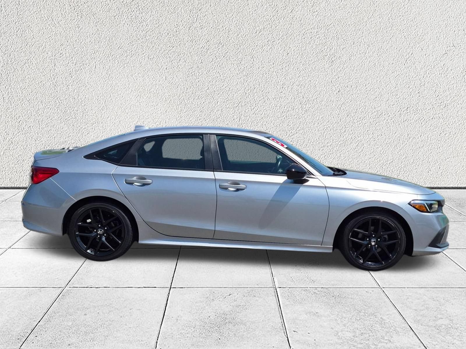 Used 2023 Honda Civic Sport image 2