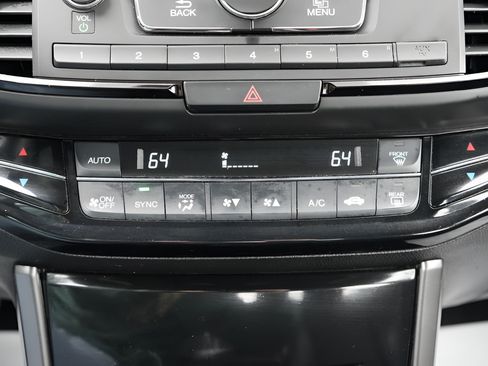 Used 2017 Honda Accord Sport image 32