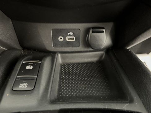 Used 2019 Nissan Rogue SV w/ Premium Package FWD image 24