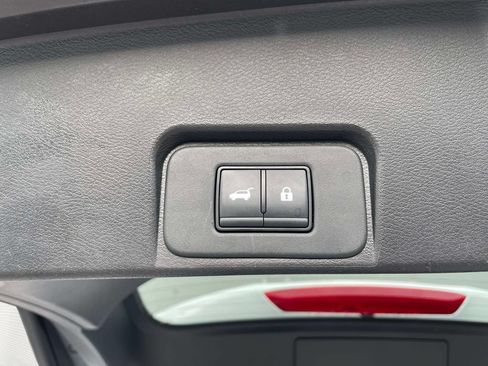 Used 2026 Nissan Rogue SV FWD image 10