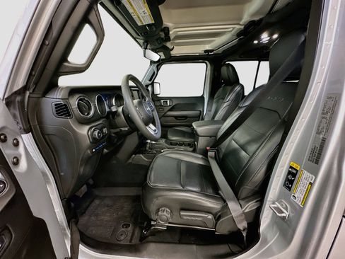 Used 2023 Jeep Wrangler Unlimited Sahara AWD/4WD image 13