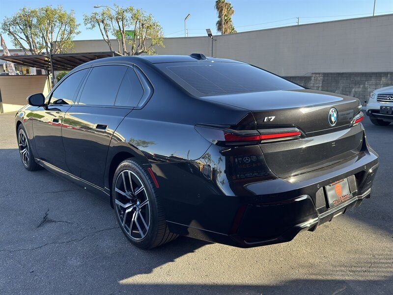 Used 2025 BMW i7 eDrive50 w/ M Sport Package RWD image 11