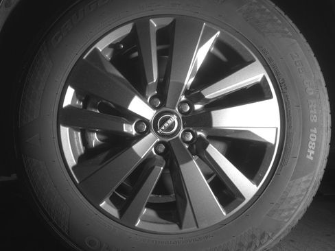 Used 2025 Nissan Pathfinder SV image 12