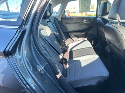 Used 2025 Volkswagen Jetta SE image 40