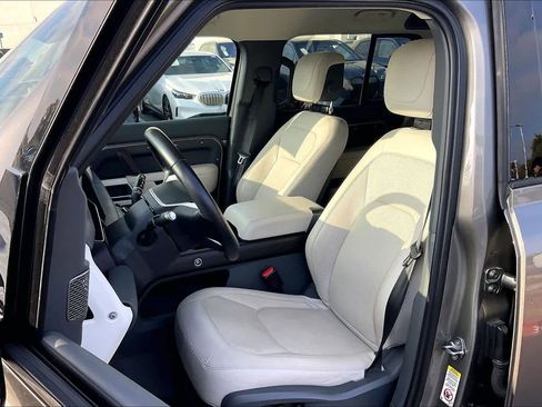 Used 2023 Land Rover Defender 110 SE image 27