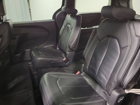 Used 2020 Chrysler Pacifica Touring-L w/ Advanced Safetytec Group image 22