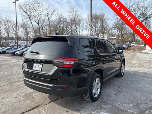 Used 2023 Honda Pilot LX image 6