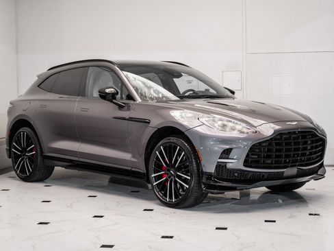 Used 2025 Aston Martin DBX 707 image 1